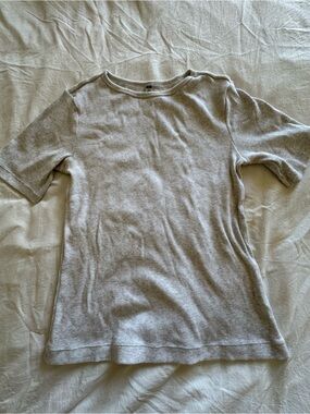 Uniqlo Light Gray Crewneck Women's Short-Sleeve Top